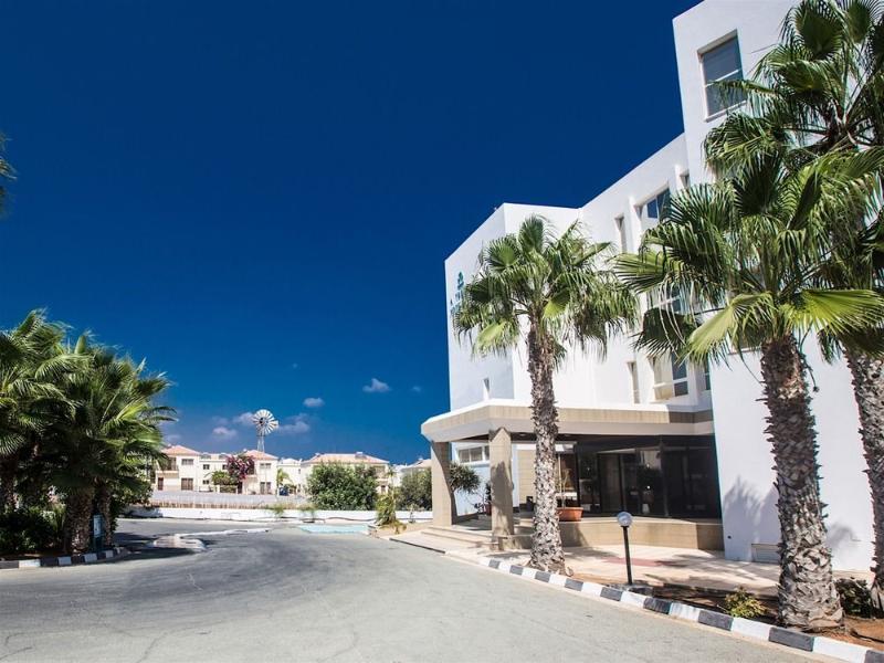 Polycarpia Hotel Pernera Kültér fotó