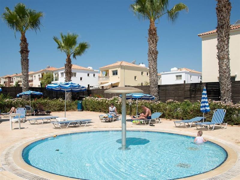 Polycarpia Hotel Pernera Kültér fotó