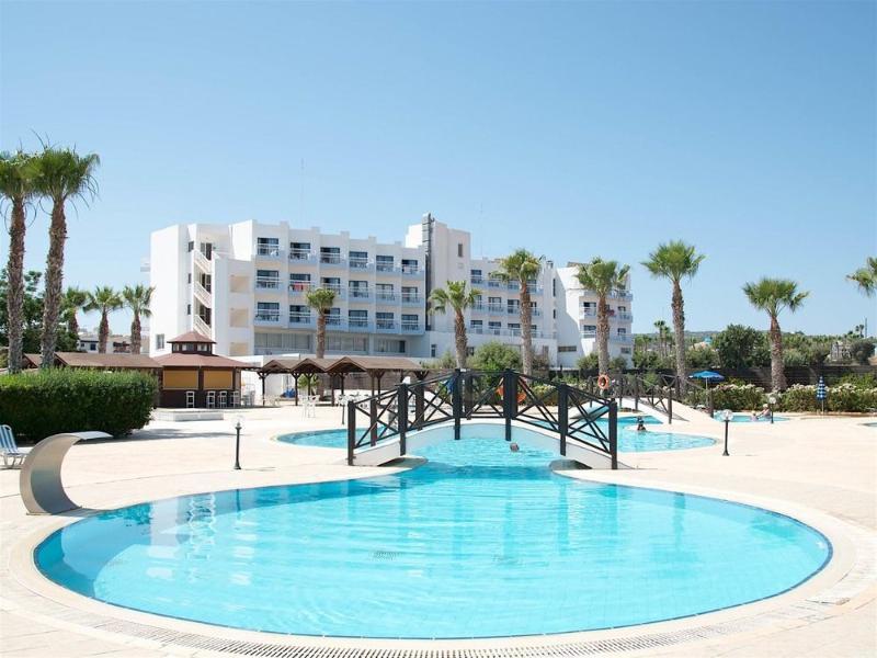 Polycarpia Hotel Pernera Kültér fotó