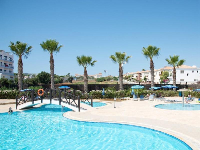 Polycarpia Hotel Pernera Kültér fotó