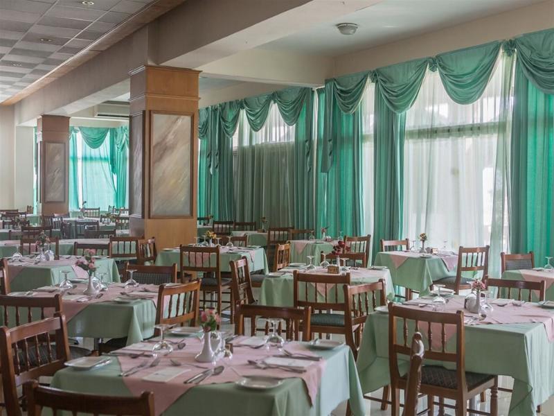 Polycarpia Hotel Pernera Kültér fotó