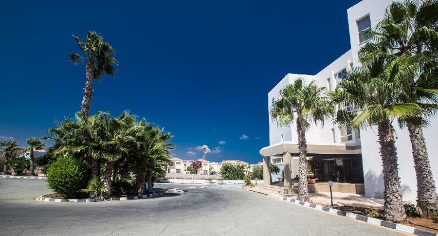 Polycarpia Hotel Pernera Kültér fotó